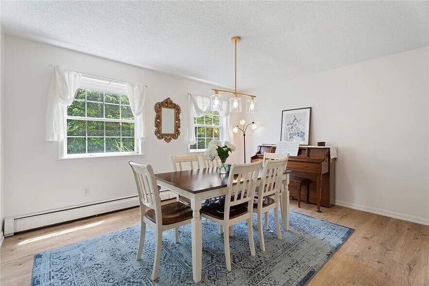 Building Photo - 104 Briarwood Dr