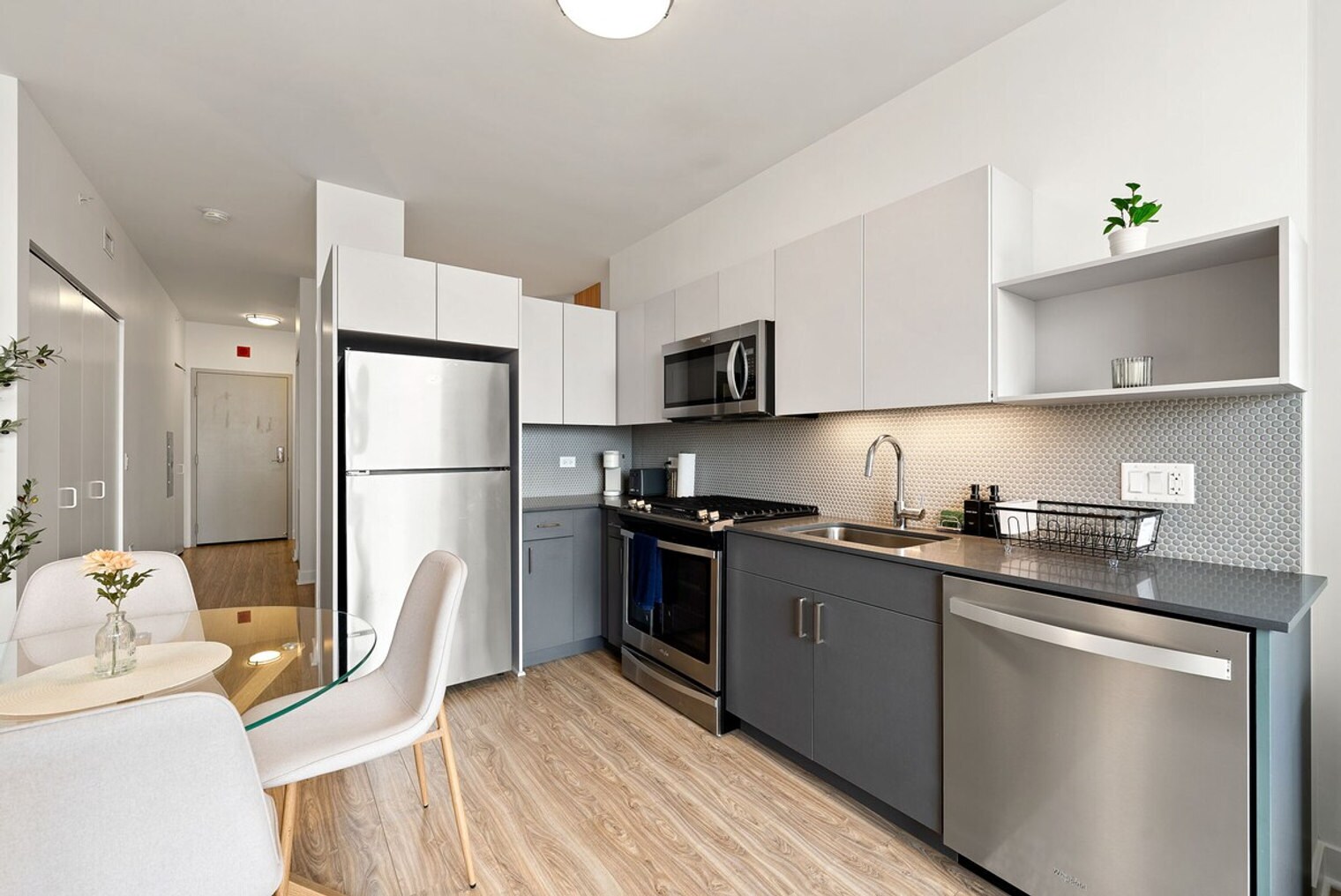 Building Photo - 720 S Wells St