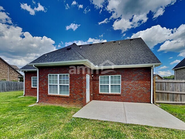 Building Photo - 107 Buster St