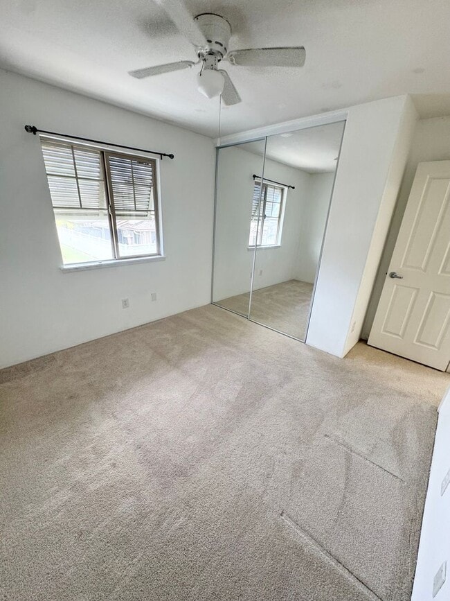 Building Photo - Rarely available 3/2.5 townhome in Kapolei!