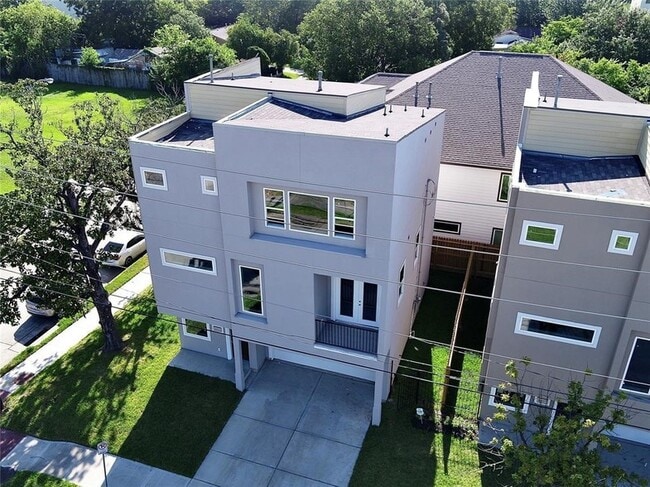 Building Photo - 6403 Bowling Green St