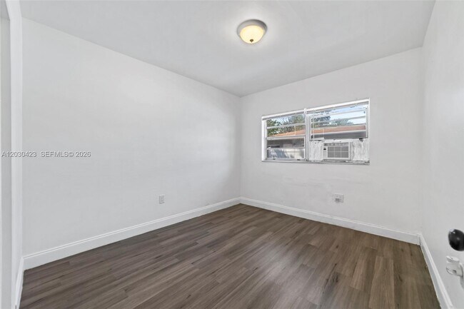 Building Photo - 15940 NE 19th Ct