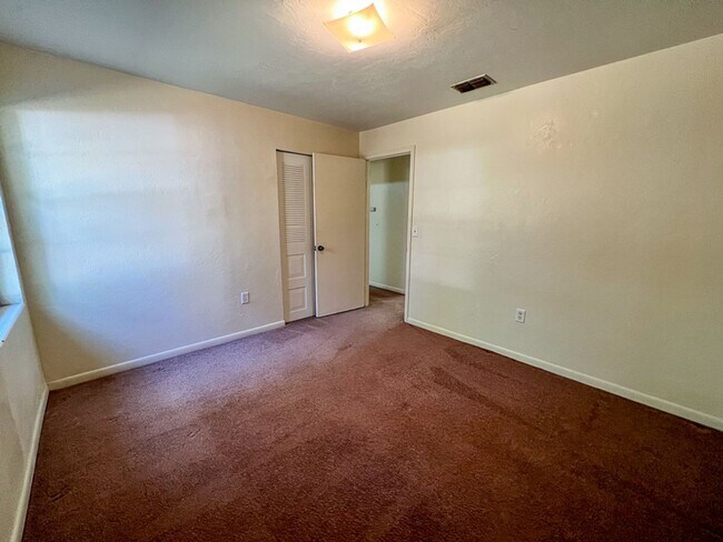 Building Photo - 3BR/2BA House in NW Gainesville  Available Mid-March