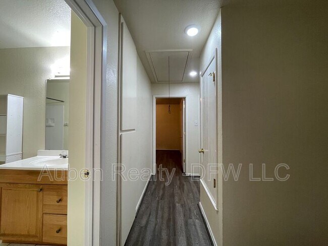 Building Photo - 121 Cambridge Dr