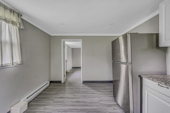 Building Photo - 401 McLean St