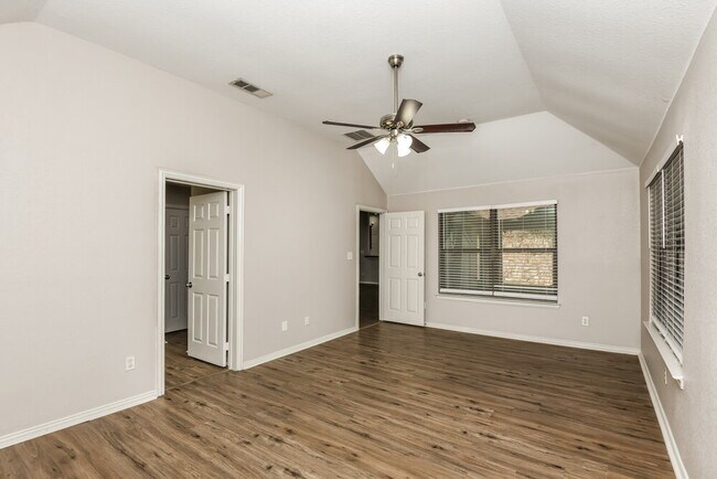 Building Photo - 1005 Red Cedar Way