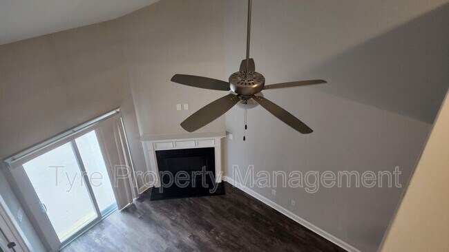 Building Photo - 1815 Fox Den Way