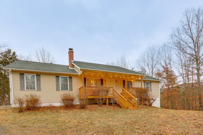 Building Photo - 443 Arrowhead Rd