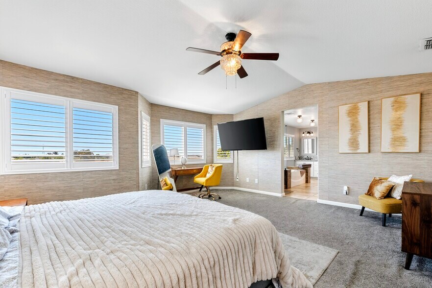 Master Bedroom - 5006 Rowe Dr