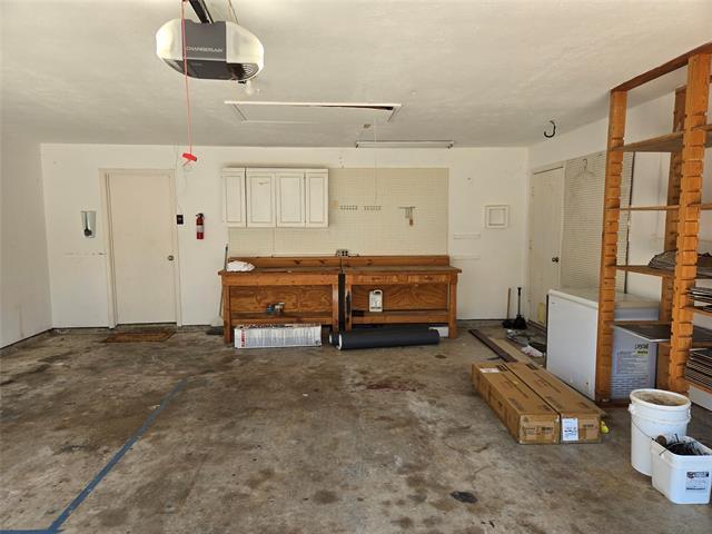Building Photo - 414 Pebblecreek Dr