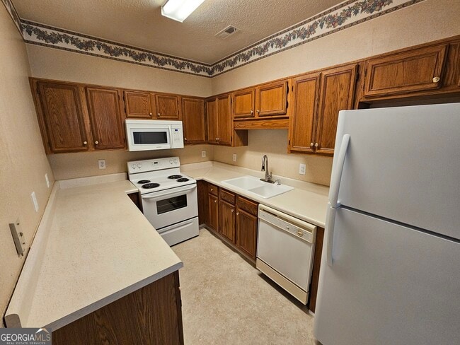 Building Photo - 407 Peachtree Club Dr