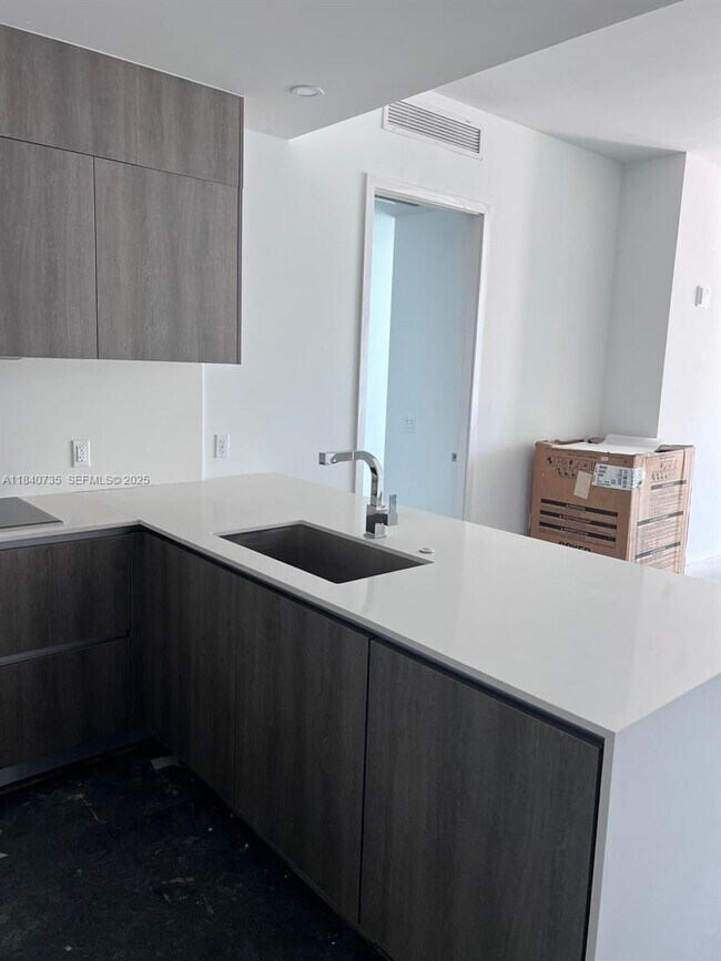 Building Photo - 17550 Collins Ave