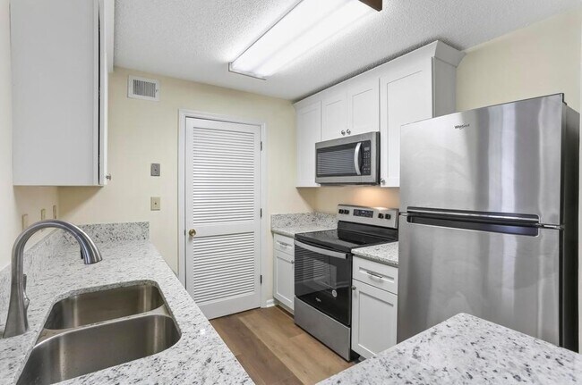 Building Photo - 310 Granville Ct