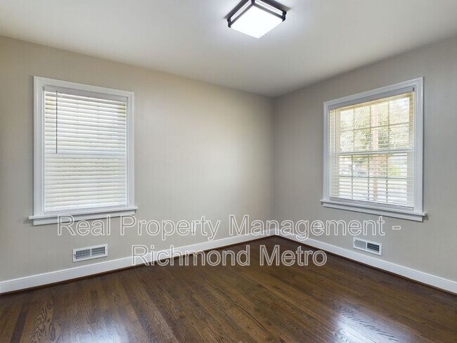 Building Photo - 709 N Parham Rd