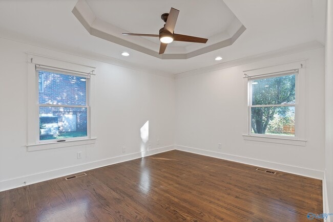 Building Photo - 1706 McCullough Ave NE