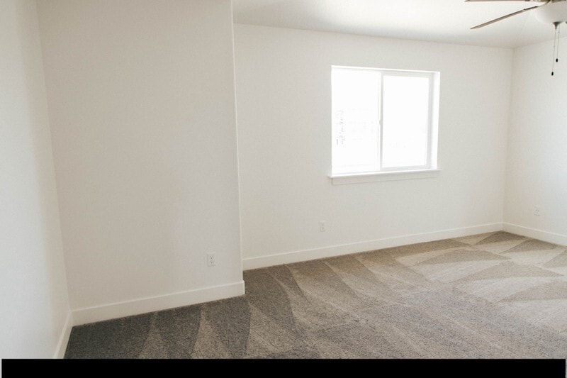 Building Photo - 70 N Geneva Rd