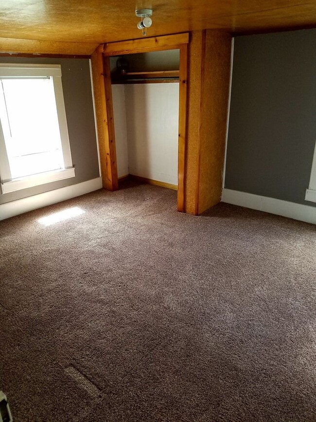 Building Photo - Spacious 3 Bedroom Bellefonte house availa...