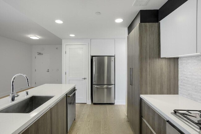 Building Photo - 1080 Sutter St