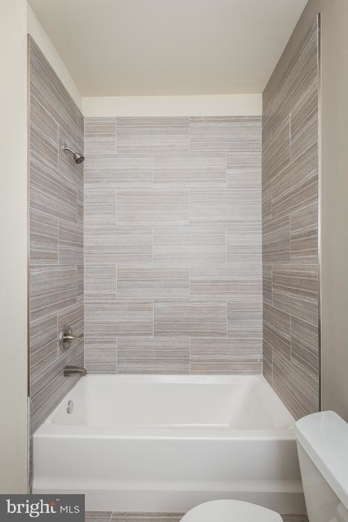 Building Photo - 2422 Frankford Ave