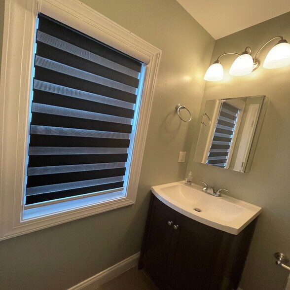 Building Photo - 1721 Trinidad Ave NE