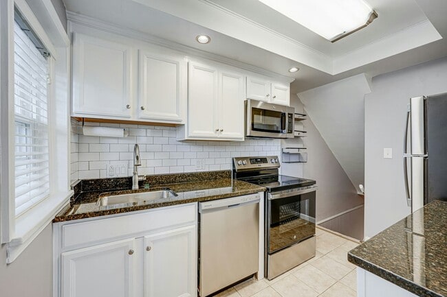 Building Photo - 3096 S Woodrow St