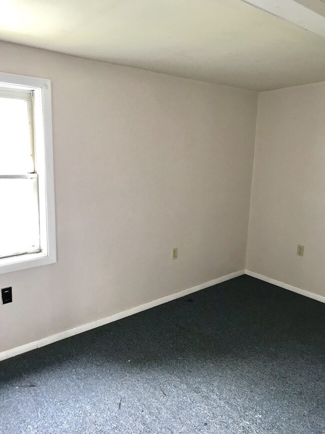 Building Photo - 12 Porter St