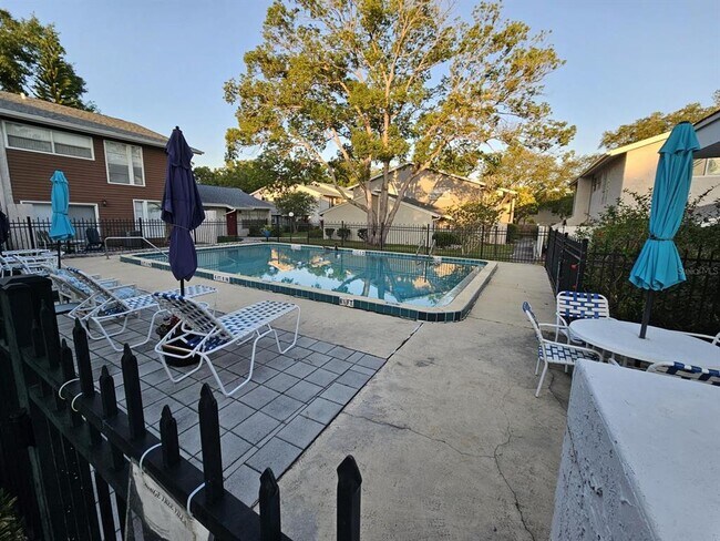 Building Photo - 2796 Curry Ford Rd