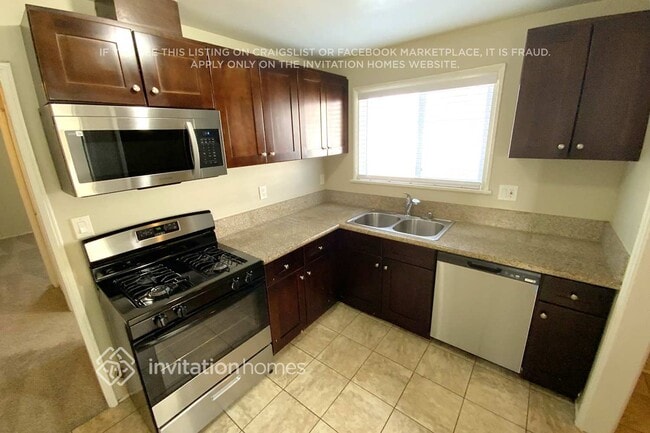 Building Photo - 1623 W 110th St
