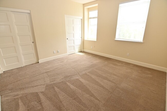 Building Photo - 6543 Tralee Village Dr