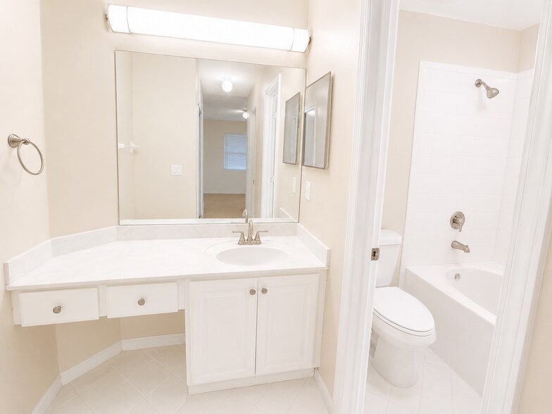 Master Bathroom - 1740 SW 114th Ter