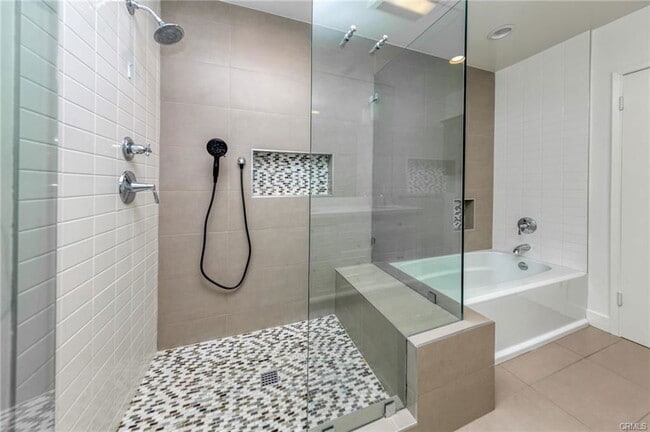 Building Photo - 6251 Aura Ave