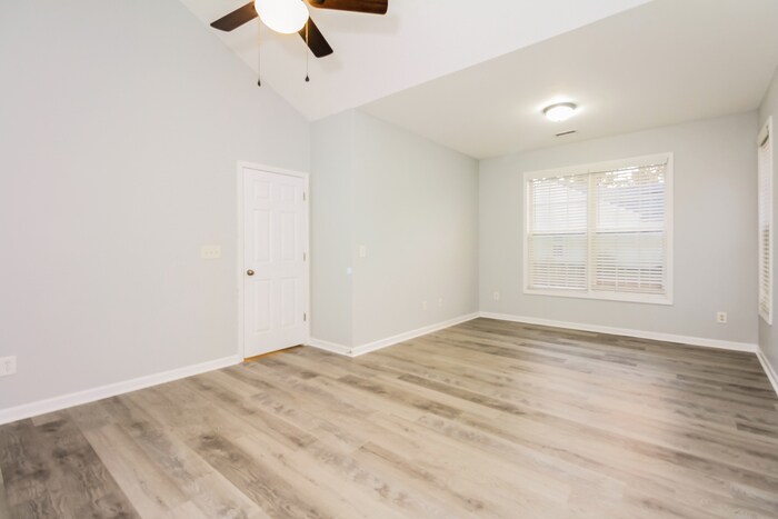 Building Photo - 4709 Farm Lake Dr