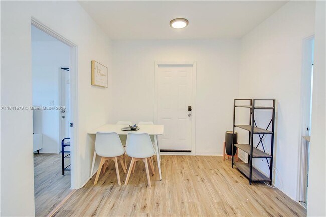 Building Photo - 855 SW 7th St