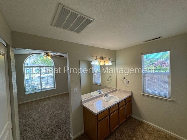 Building Photo - 532 Rawe Peak Dr
