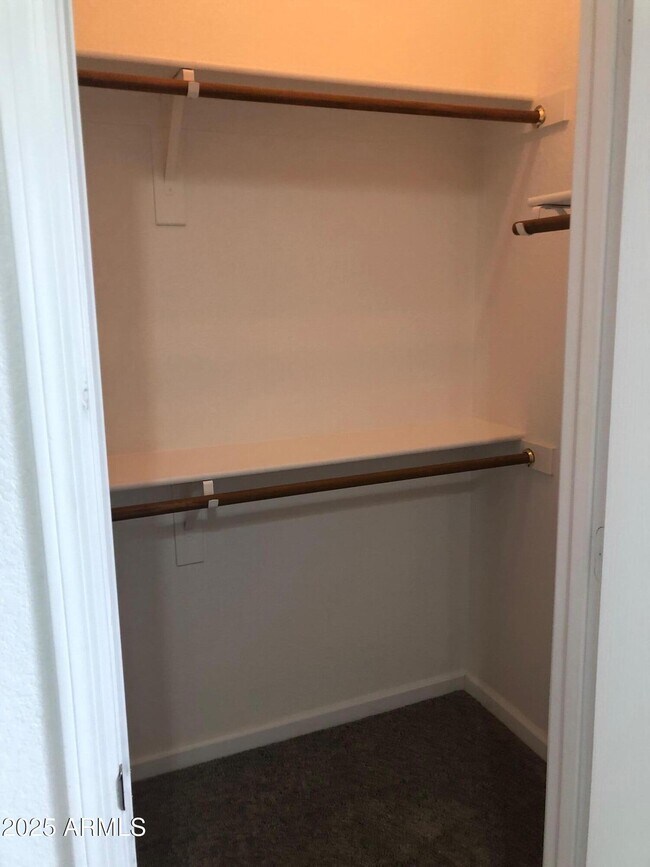 Building Photo - 735 E Baylor Ln