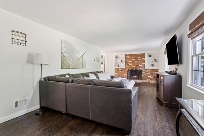 Building Photo - 111 Mill Hill Rd