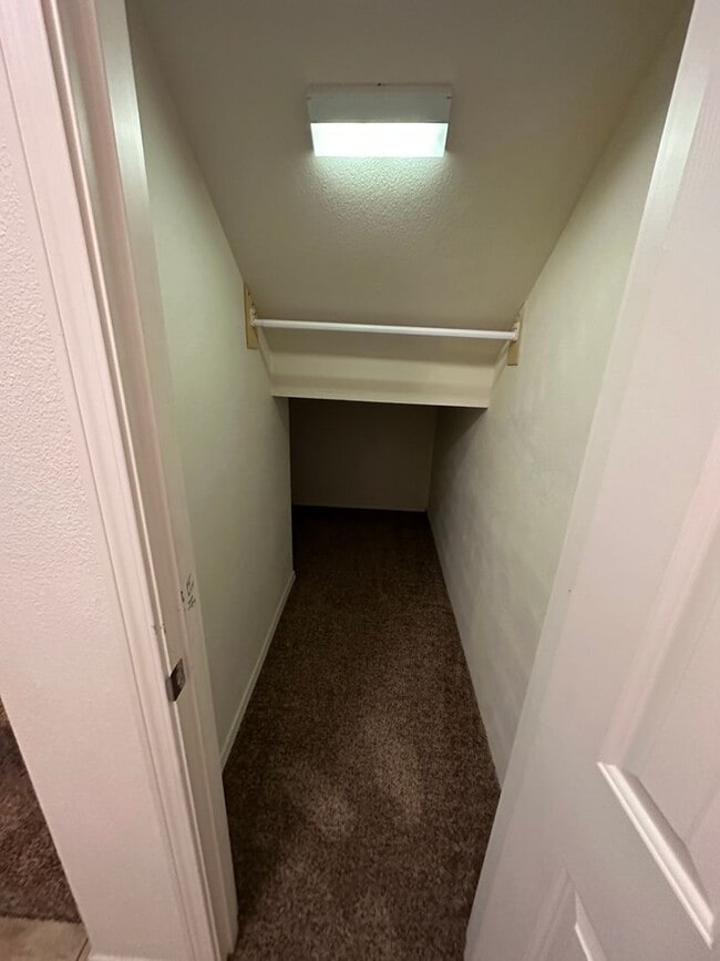 Building Photo - Spacious 2 bed/2.5 bath with bonus room townhome off Road 68