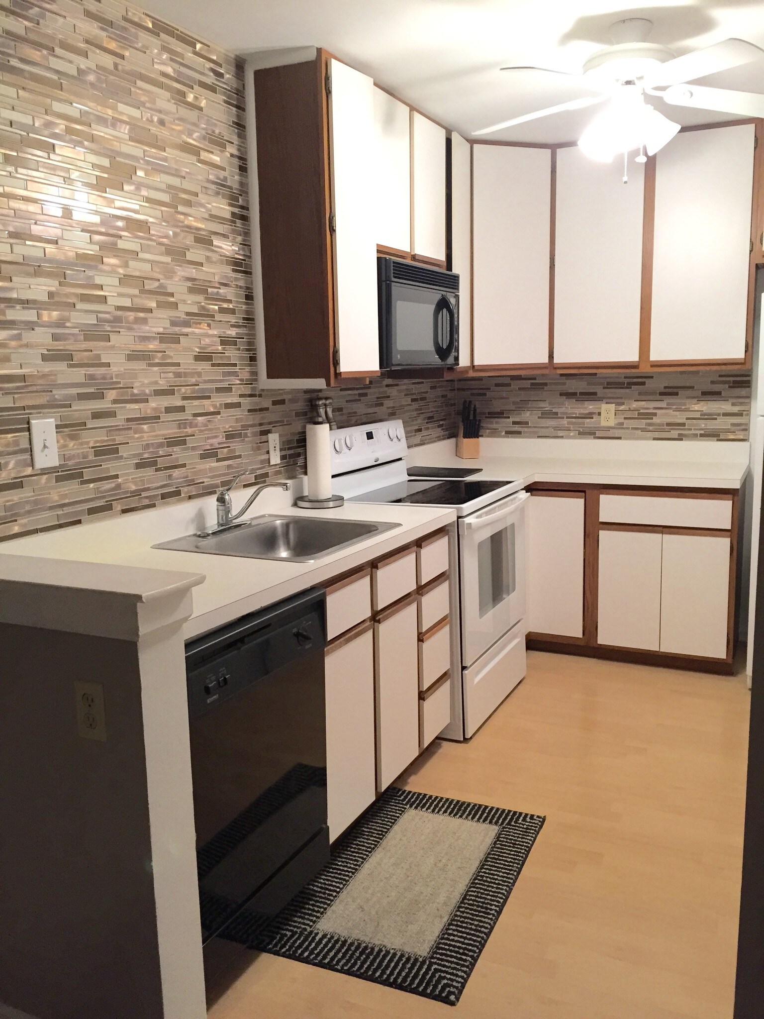 Kitchen w/ New Backsplash - 2016 Foxmeadow Dr