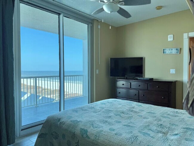 Building Photo - 521 W Beach Blvd