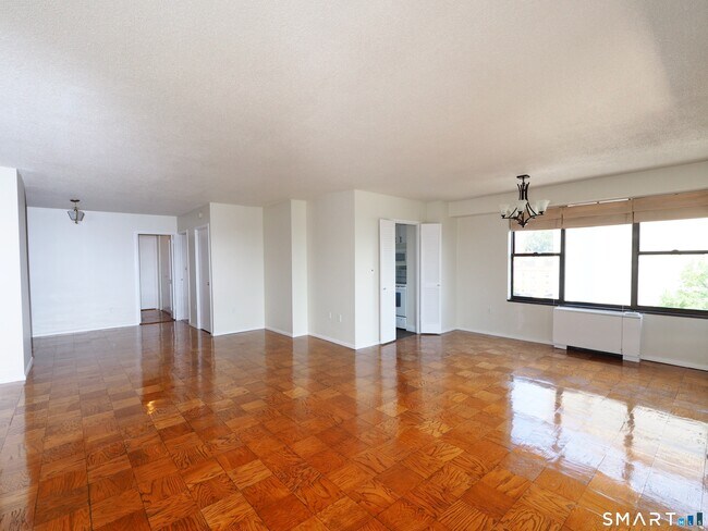 Building Photo - 44 Strawberry Hill Ave