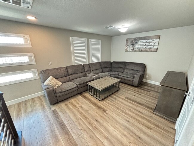 Building Photo - Contemporary 4Bed/3Bath/3 Car/+ Loft -residence located in the Silverado Ranch area