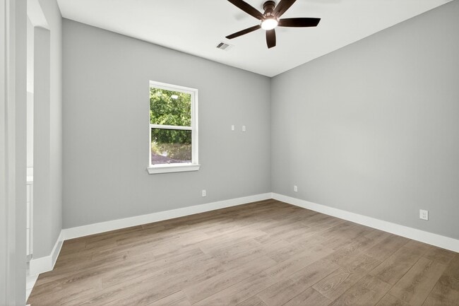 Building Photo - 4517 Larch Ln