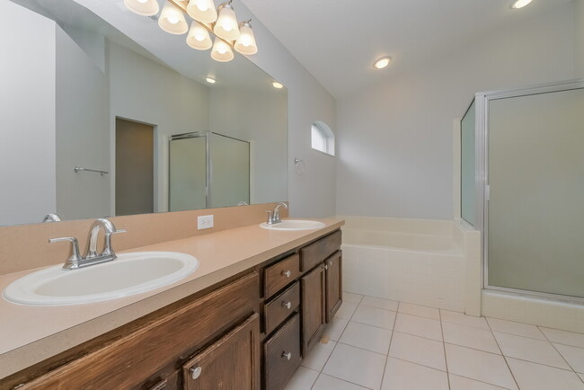 Building Photo - 2709 Billingham Dr
