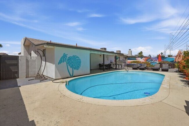Building Photo - Scottsdale Oasis Ready for July move-in!