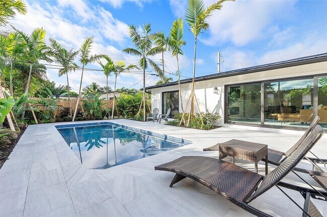 Building Photo - 3540 NE 28th Ave