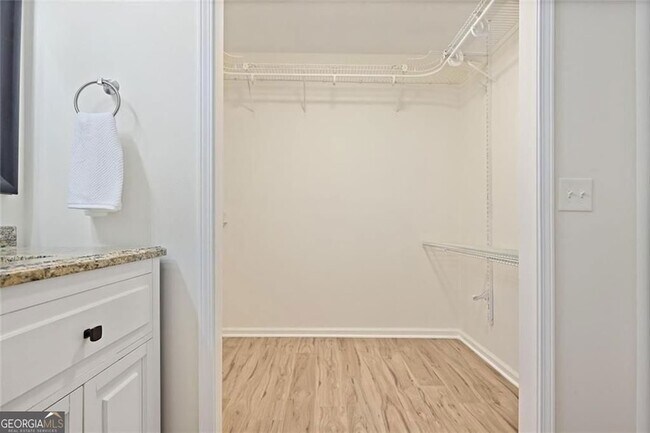 Building Photo - 911 Hollyfax Cir NE