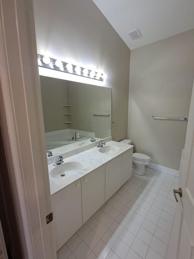 Building Photo - 223 E Coral Trace Cir