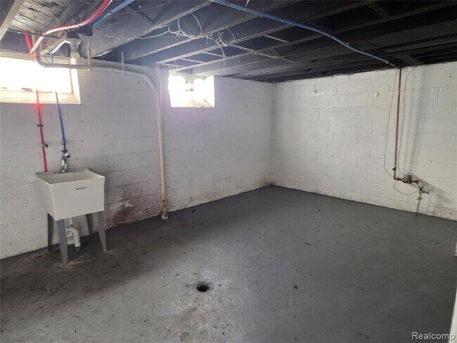 Building Photo - 19496 Braile St