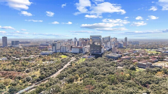 Building Photo - 1517 D Vermont St