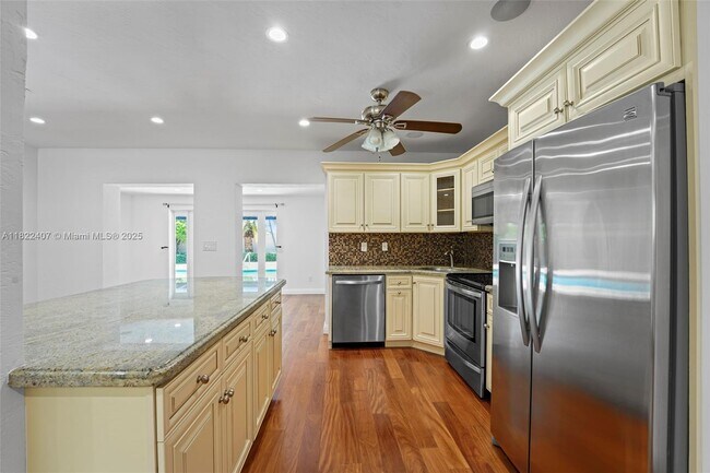 Building Photo - 12730 Ixora Rd